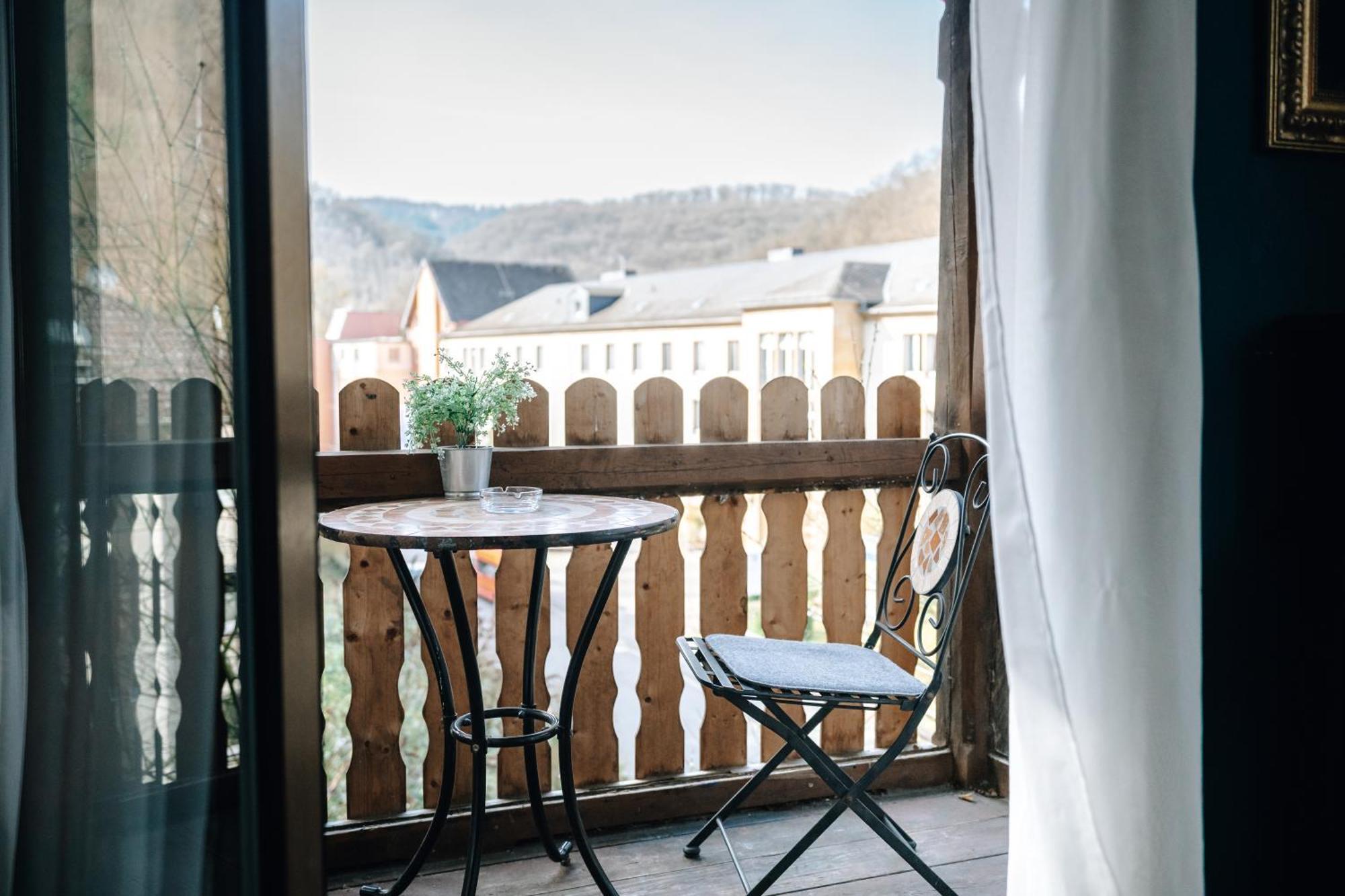 Bismarck Apt Mit Schoenem Balkon Bad Ems Esterno foto